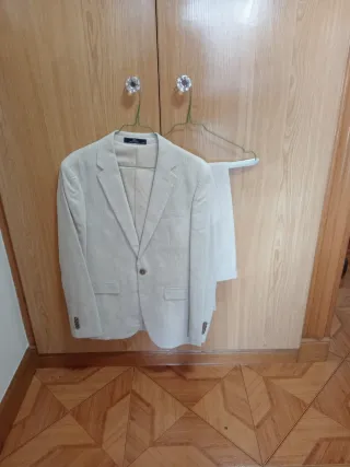 Traje de boda caballero beige