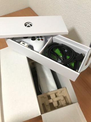 XBOX SERIES S 1 TB SSD Y EXTRA MANDO ROBOT WHITE