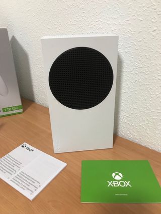 XBOX SERIES S 1 TB SSD Y EXTRA MANDO ROBOT WHITE