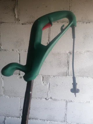 Desbrozadora eléctrica verde