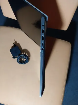 Asus VivoBook i7 Plata