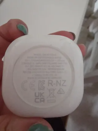 Caja Cargador Air Buds 2 Samsung No tiene los caja