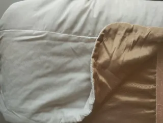 Colcha satinada beige, marrón y dorada cama 150