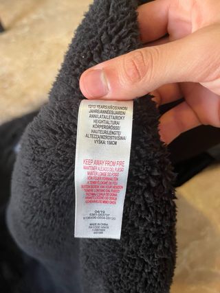 Parka negra con capucha y pelo Talla 12-13 años