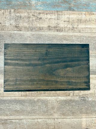 Caja de madera negra