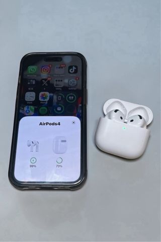 AirPods 4 con cancellazione rumore
