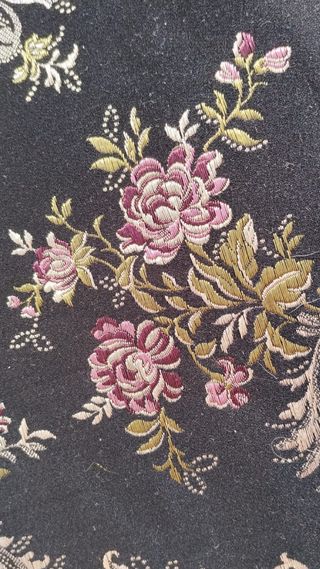 Tela fallera negra con flores moradas