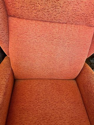 Sillón reclinable con reposapiés