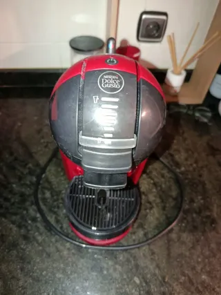 Cafetera Dolce Gusto Roja y Negra