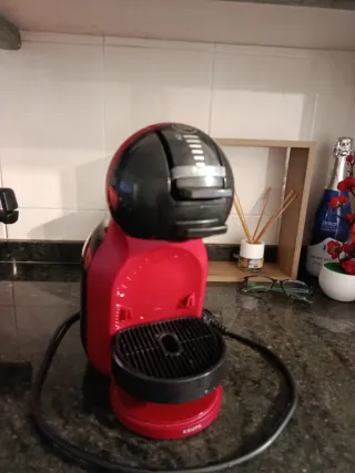Cafetera Dolce Gusto Roja y Negra