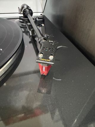 Denon DP-300F + Ortofon 2M Red – LISTO PARA USAR