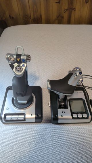 Joysticks Simulación vuelo Logitech Saitek x52