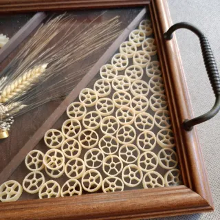 Vassoio decorativo in legno e vetro