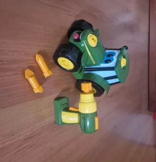 Tractor John Deere con destornillador