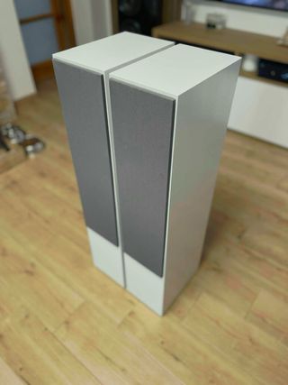 Bowers & Wilkins 703 S2