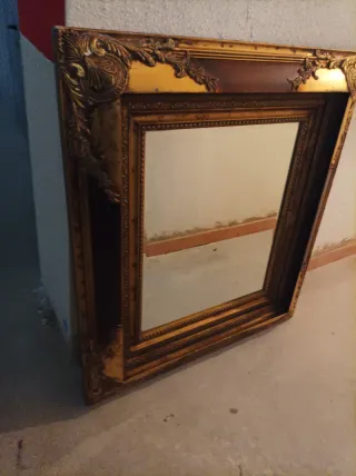 Espejo ovalado decorativo dorado