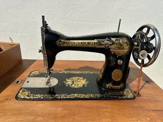 Máquina de coser Singer antigua
