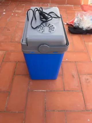 Nevera portátil azul