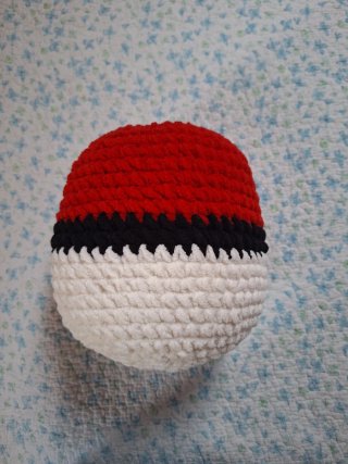 Peluche Pokeball uncinetto