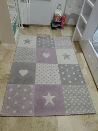 Alfombra infantil estrellas y corazones
