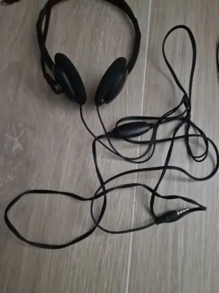 Auriculares Plantronics con funda y adaptador