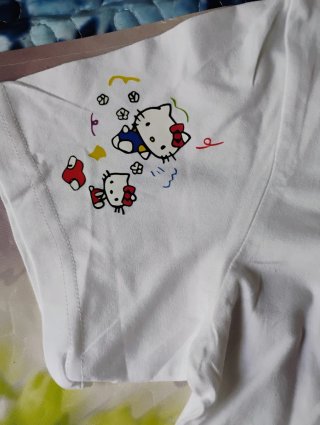T-shirt Hello Kitty bianca con stampa multicolor