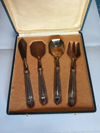CUBERTERÍA VINTAGE DE METAL PARA SERVIR COMIDA