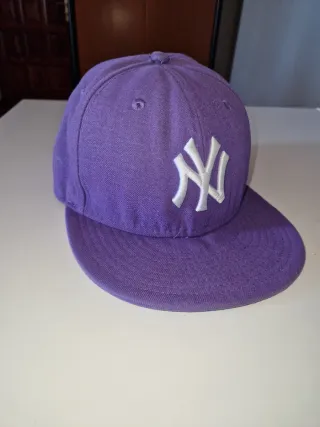 Gorra NY Morada marca New Era