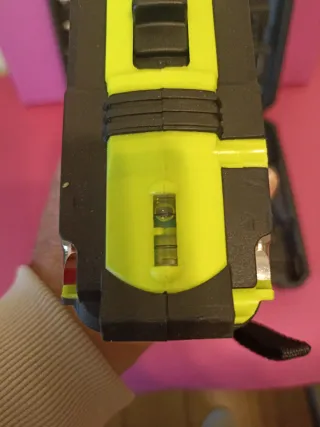 Taladro percutor a batería 28V con maletín