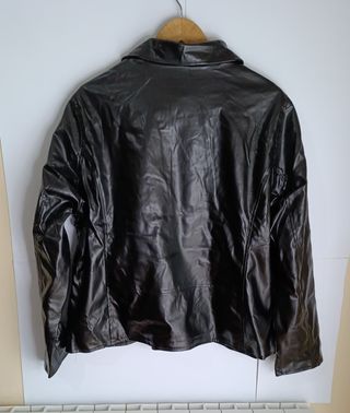 Cazadora cuero sintético negra T.52