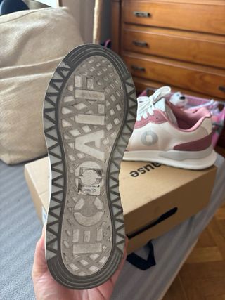 Zapatillas Ecoalf rosas y blancas