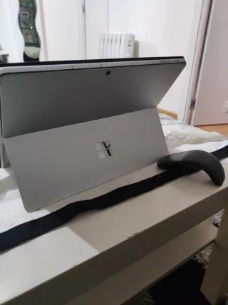 Microsoft Surface Pro 9 + Teclado + Ratón