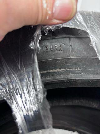 Neumáticos nuevos 175/65/17 goodyear