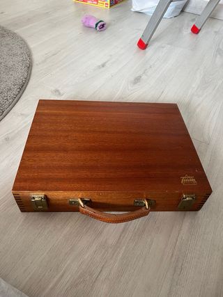 Maletín de pinturas acuarelas y pinceles