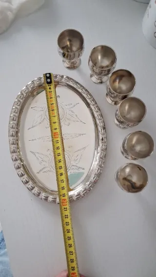 Conjunto de 6 copas plateadas con bandeja