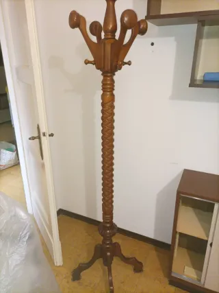 Appendiabiti in legno