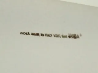 Mesa de comedor ovalada blanca y patas plateadas