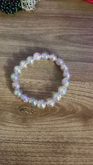 Pulsera de cuentas iridiscentes