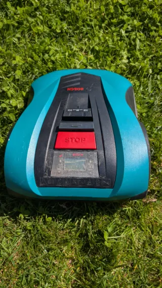 Robot cortacésped Bosch con base de carga