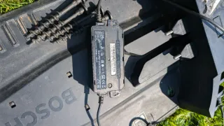 Robot cortacésped Bosch con base de carga