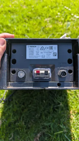 Robot cortacésped Bosch con base de carga