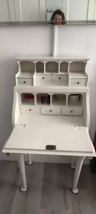 Escritorio blanco vintage con cajones