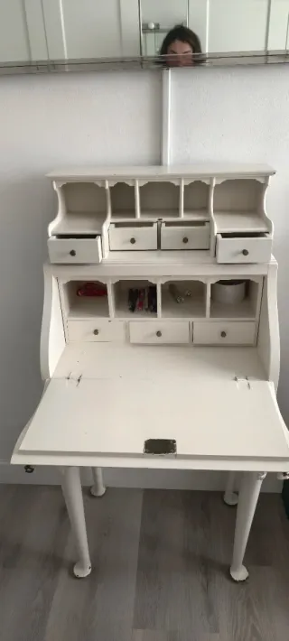 Escritorio blanco vintage con cajones