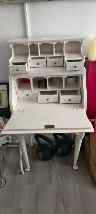 Escritorio blanco vintage con cajones