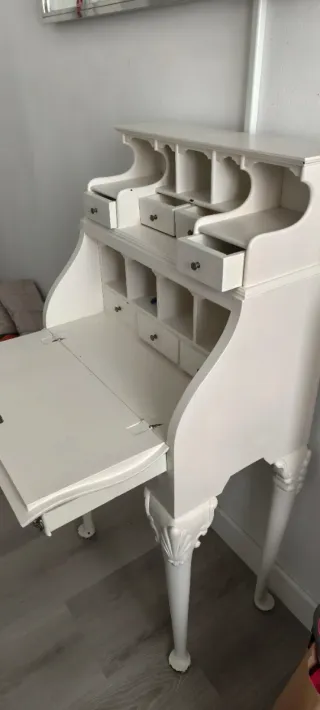 Escritorio blanco vintage con cajones