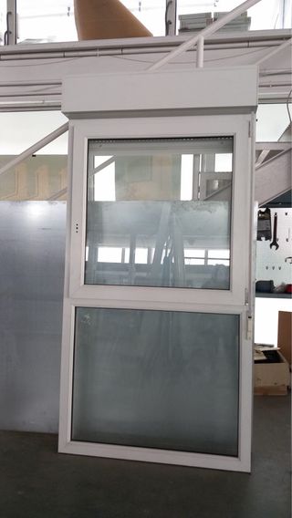 Ventana PVC VEKA blan con fijo inferior y persiana