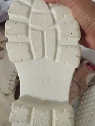 Botas blancas con cordones