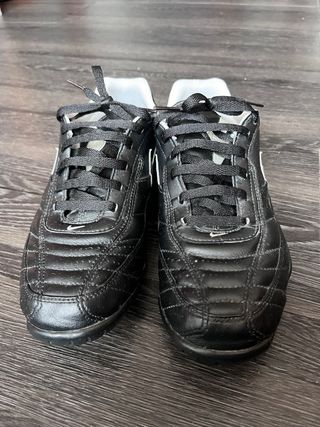 Zapatillas Nike Negras y Plateadas