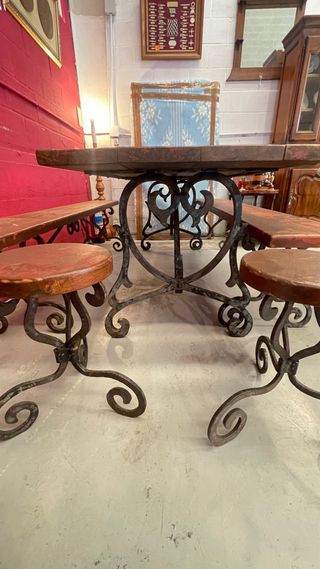 Mesa Txoko Roble y Forja con 2 Bancos/Banquetas