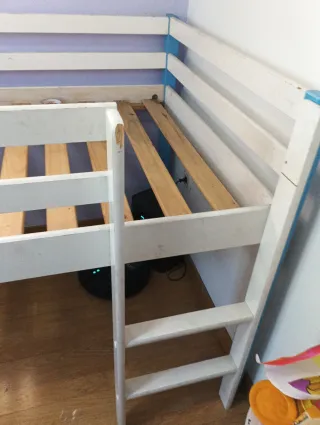 Cama infantil con tobogán